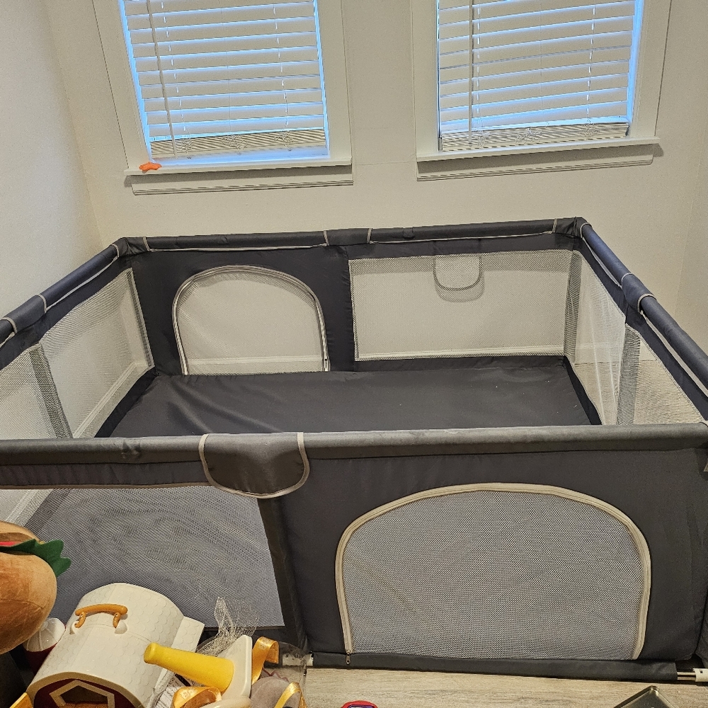 Oversized playpen
